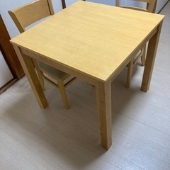 食卓セット(テーブル、椅子2脚)の画像