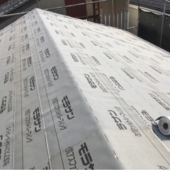 建築板金業、主に屋根工事　雨樋工事の現場作業です。　職人さん、見...