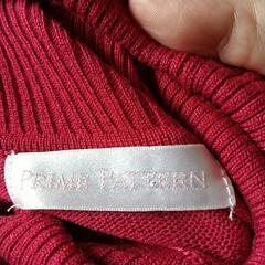 エンジの半袖タートルネックセーターの画像