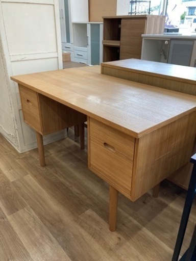 【トレファク高槻店】取りに来れる方限定！【ミッドセンチュリー風】引き出し付きライティングデスクです！！