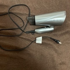 ドライヤーとヘアーアイロン 