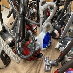 有名メーカーサイクロン掃除機 2500円均一 中古美品
