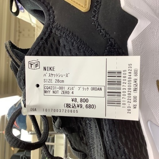 NIKE スニーカー　CQ4231 001