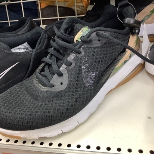 NIKE スニーカー　861537 008