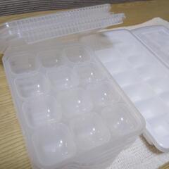 製氷皿/離乳食保存コンテナ3つの画像