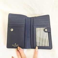 【2回使用】kete spade ケイトスペード 2つ折り財布 ネイビーの画像