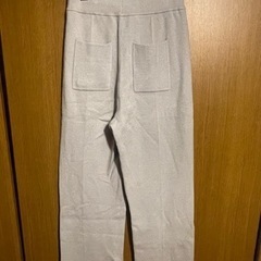 GU パンツ 裾割れタイプの画像