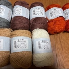 【決まりました】毛糸　毛100% 8玉セット500円