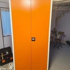 キャビネット　オレンジ