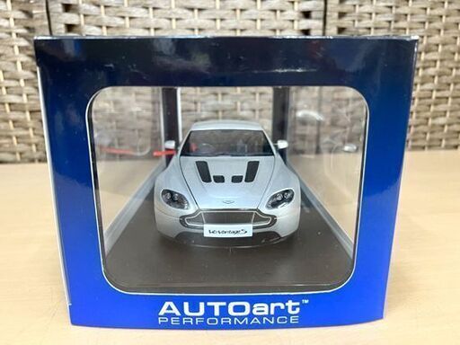 保管品 70251 AUTO art 1/18 アストンマーチン V12 ヴァンテージ S 2015 Aston Martin V12