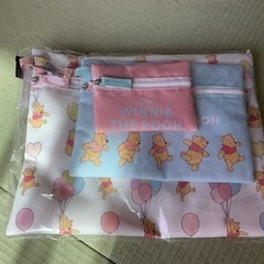 【新品】プーさん☆3連ポーチ  風船の画像
