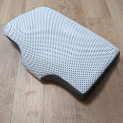 ニトリ　横向き寝がラクな枕(ナチュラルフィット) 