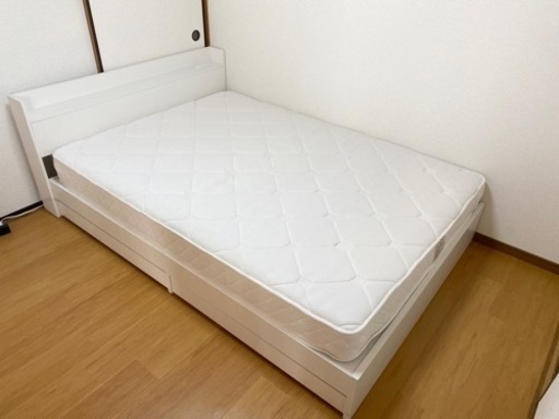 【お譲り先決定】ダブルベッドマットレス付き譲ります