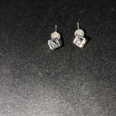 ピアス　四角