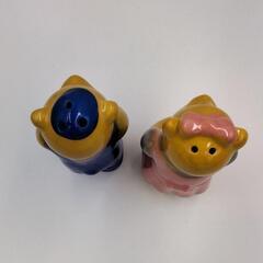 くまの調味料入れと箸置きの画像