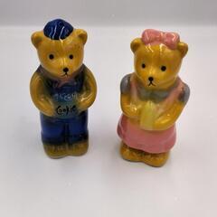 くまの調味料入れと箸置きの画像