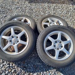 215/60R16　アルミホイール　スタッドレス　セレナはずし