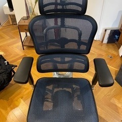 エルゴヒューマンプロ　オットマン内蔵　オフィスチェア