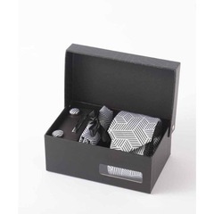 ネクタイ　クイトランニング 新品　Quit Running 北欧デザイン ギフト箱4点新品未開封の画像