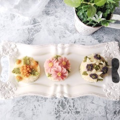 あんこをグラデーションで絞る　秋の花