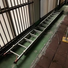 スライド脚立　引っ越し作業などに便利