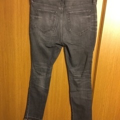  GU  デニム黒 ダメージ風 秋冬のコーデにの画像