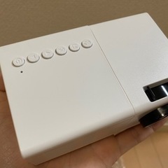 小型プロジェクター　HDMI対応の画像