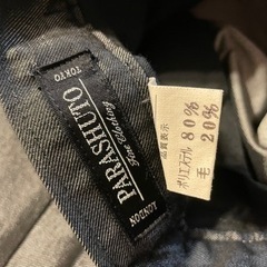 テカリのあるパンツ 秋のお出かけコーデにの画像