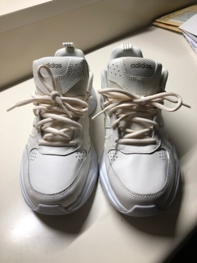 adidasスニーカー25cm