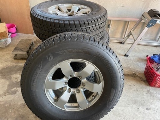 265/70R16 スタッドレスタイヤ 2020製