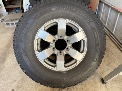 265/70R16 スタッドレスタイヤ 2020製