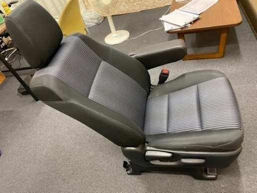 VOXY 用運転席