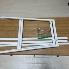 IKEA 引き出し付き机の画像