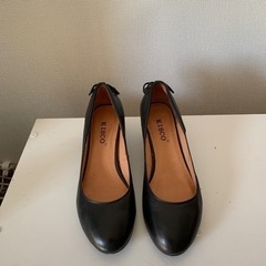 黒のパンプス