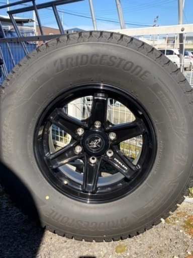 TRN215W ハイラックスサーフで使用　ブリヂストンスタッドレスとホイール４本セット265/70R16 TRN215W ハイラックスサーフで使用 ブリヂストンスタッドレスと