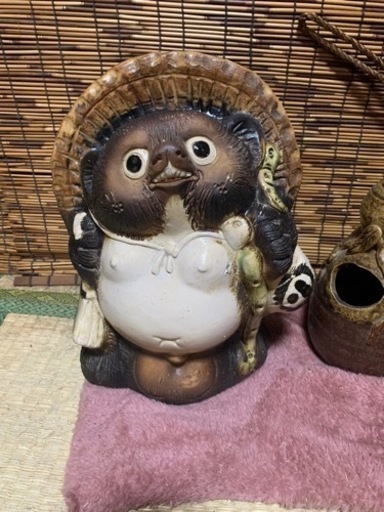 たぬきの置物　陶器