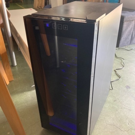 ● 電子式ワインセラー、LW-S12