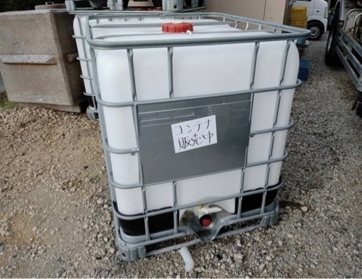 1000リットルの貯水タンク　IBCバルクコンテナ