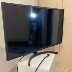 32型　大型ディスプレイ　モニター