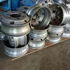 トラック用アルミホイールの画像