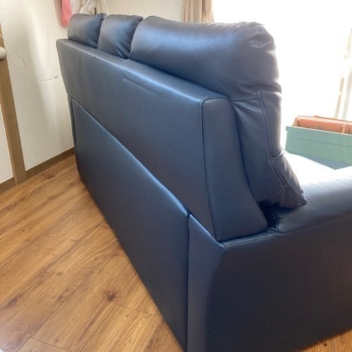 革ソファー　紺色　3人掛け