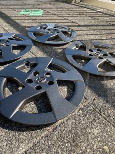 30プリウス  ホイールキャップ　カスタム塗装品