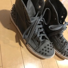 ビスがカッコいいハイカットの画像