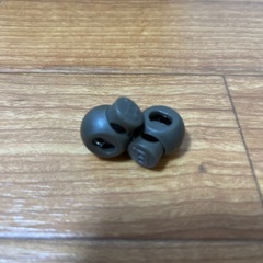 24日に処分します。日本野鳥の会ロゴ入りコードストッパー2つの画像