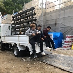 プライベートを充実させて仕事に力を(^^)　◇ガラス工事業　◇やる気と元気　◇月収25万円〜40万円　◇10代〜30代大募集　◇各種保険完備　◇手当多数有の画像