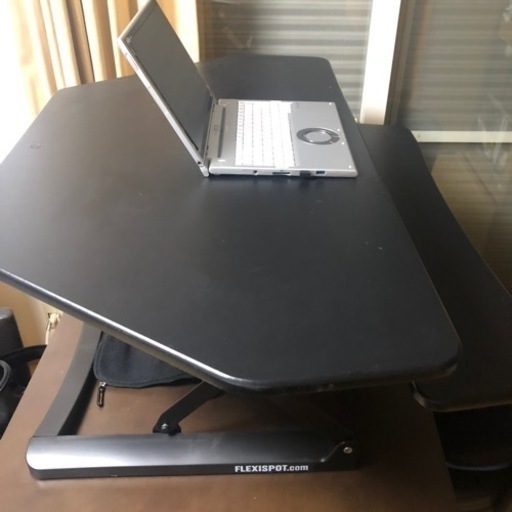 リフトアップPCデスク