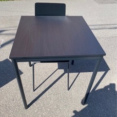 IKEA ダイニングテーブル　2人用　チェア１つ付き　万代店の画像