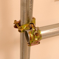 室内で使用していた単管パイプの画像