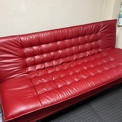 ニトリ赤レザーソファーベッド　早い物勝ち