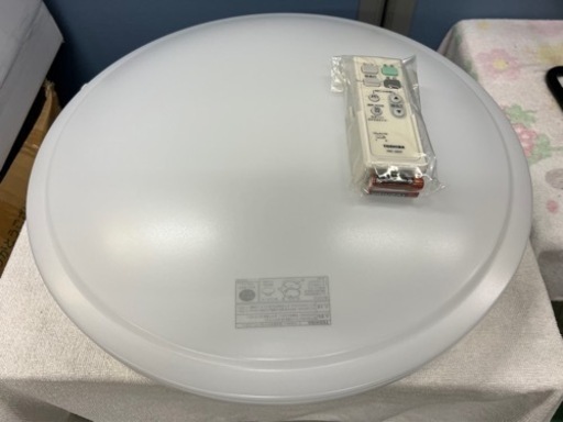 ■天井照明（～8畳） LEDシーリングライト リモコン付き■東芝 連続調光タイプ LED照明器具 LEDH0880WLD